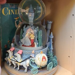 Disney store Cinderella double snow globe. Works!